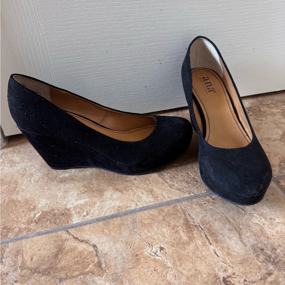 a.n.a Black Wedge Shoes with Sleek Design